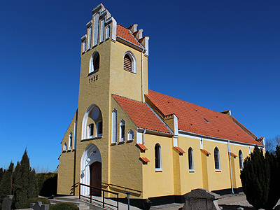 Kleine gemütliche Dorfkirche bei Østerby