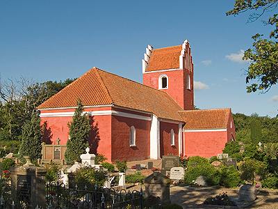 Die hübsche rote Kirche in Vesterø